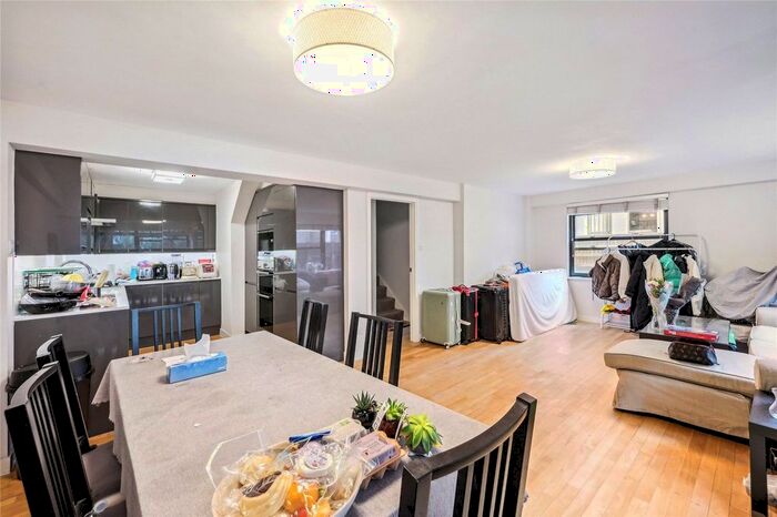 3 Bedroom Flat To Rent In Newton Street, London, WC2B