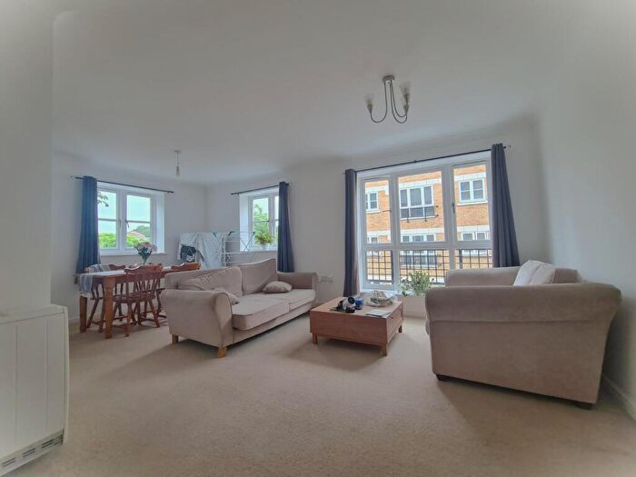 2 Bedroom Flat To Rent In Albany Gardens, Colchester, CO2