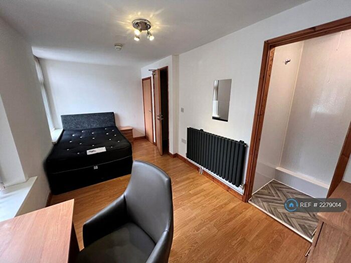 8 Bedroom Terraced House To Rent In Miskin Street, Cardiff, CF24