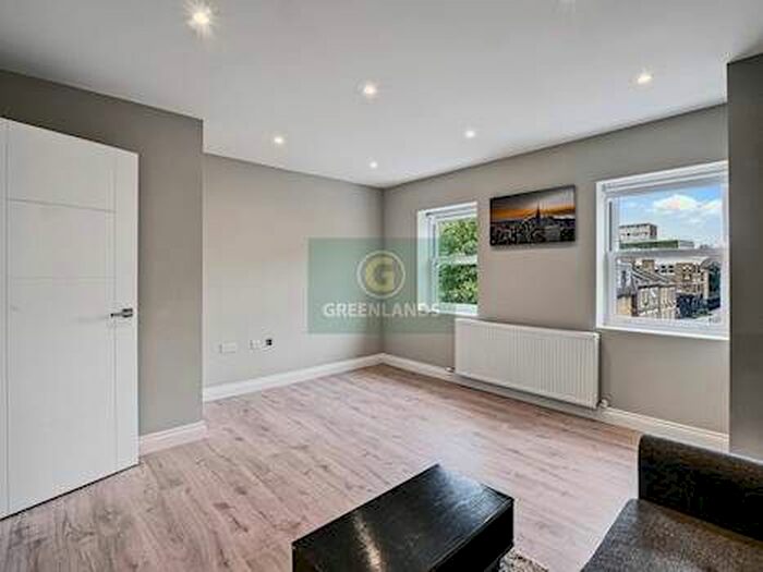 2 Bedroom Flat To Rent In Bethnal Green Road, Bethnal Green, E2