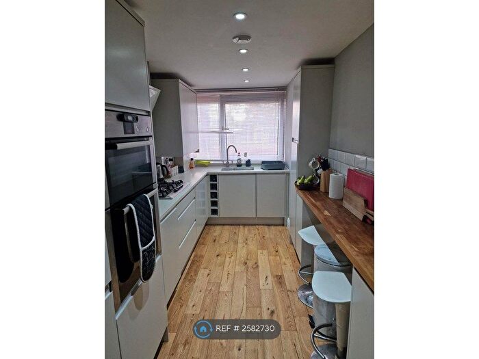 1 Bedroom Flat To Rent In Uxbridge Road, Hampton Hill, Hampton, TW12