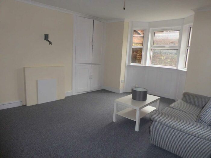 1 Bedroom Flat To Rent In Russell Street, Reading, RG1