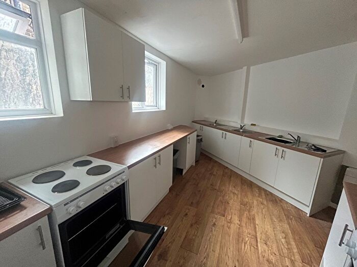 1 Bedroom Flat To Rent In Holdenhurst Road, Bournemouth, BH8