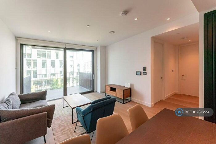 2 Bedroom Flat To Rent In Viaduct Gardens, London, SW11