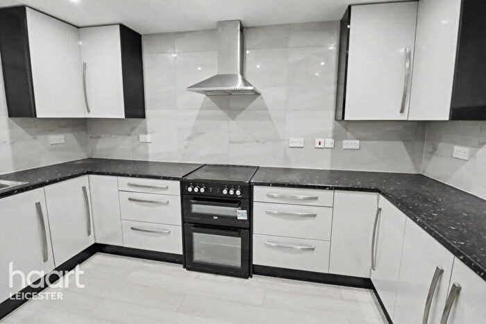 3 Bedroom Maisonette To Rent In Taurus Close, Leicester, LE2