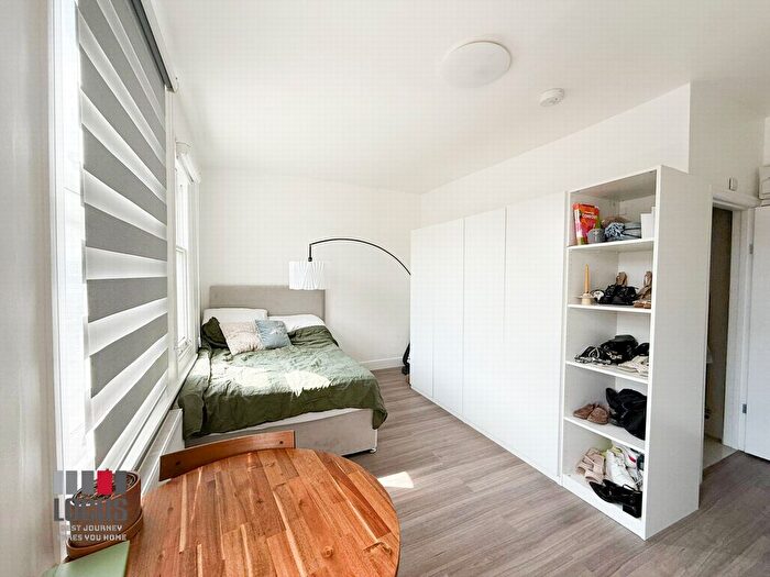 Studio To Rent In Stoke Newington Road, London, N16