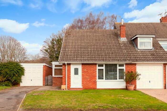 2 Bedroom Detached Bungalow To Rent In Farm Road, Abingdon, OX14