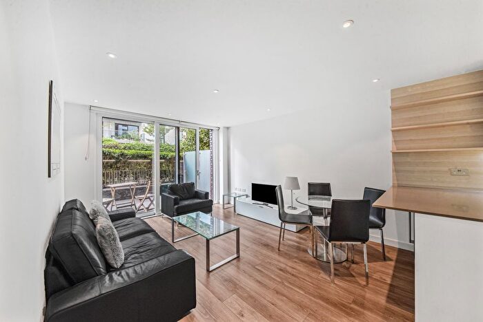 1 Bedroom Flat To Rent In Devan Grove, London, N4