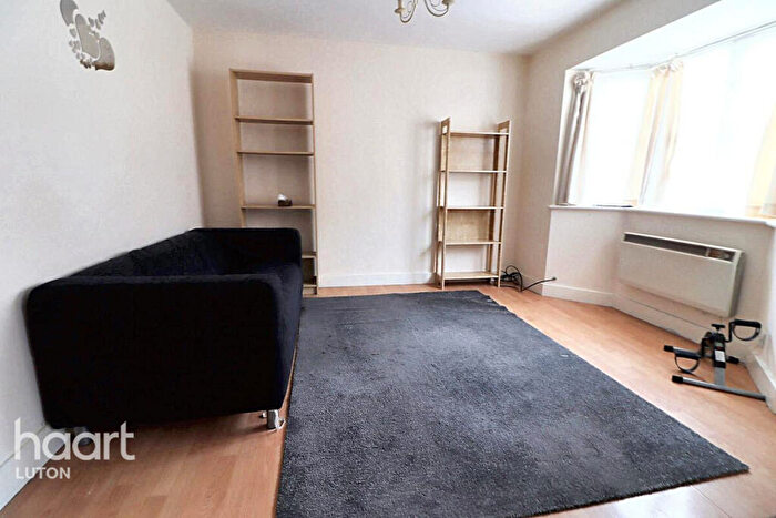 1 Bedroom Apartment For Sale In Downs Road, Luton, LU1