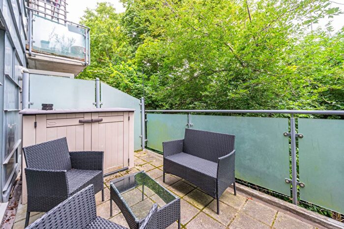 2 Bedroom Flat To Rent In Rotherhithe Street, Rotherhithe, London, SE16