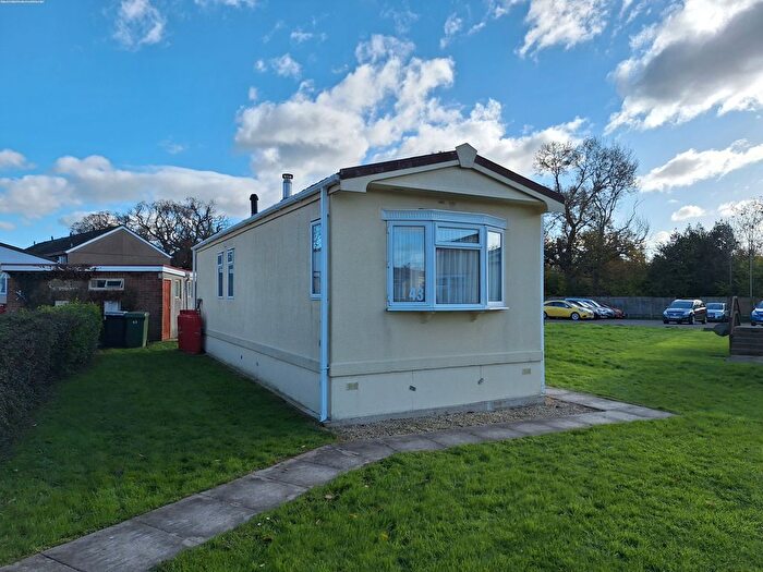 1 Bedroom Mobile/park Home To Rent In Sunningdale M.H.P., Colden Common, Winchester., SO21