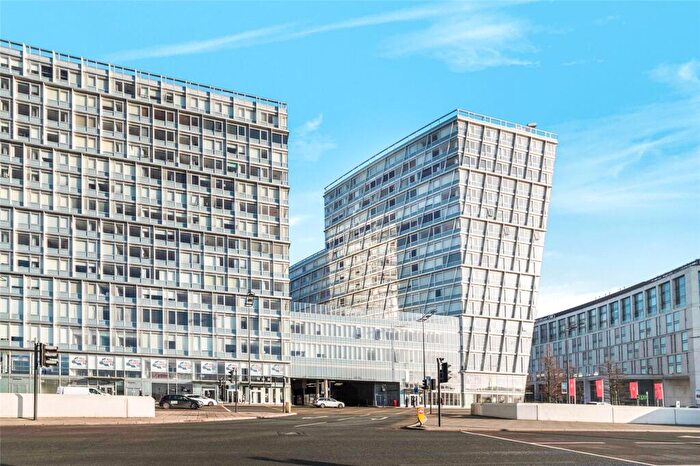 Studio To Rent In One Park West, Kenyon Steps, L1