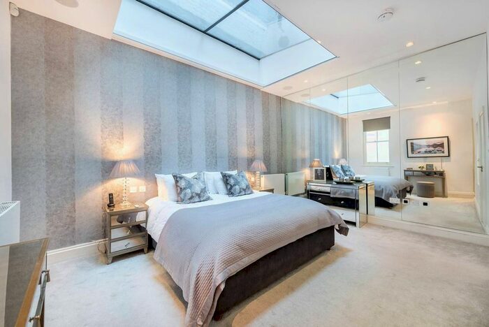 3 Bedroom Flat To Rent In Nottingham Place, Marylebone, London, W1U