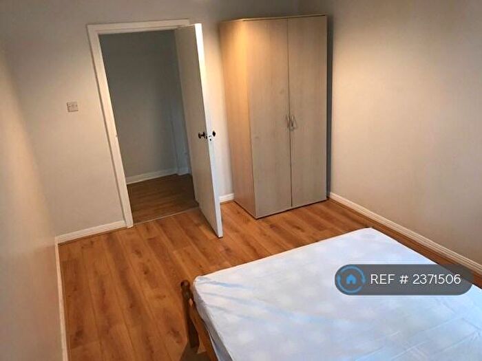 3 Bedroom Flat To Rent In St. George Court, Birmingham, B15