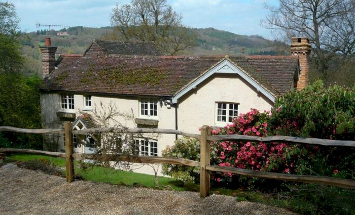 3 Bedroom Cottage To Rent In Sandy Lane Grayswood, GU27