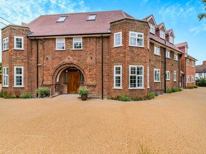 3 Bedroom Flat To Rent In Montagu Gardens, Wallington SM6