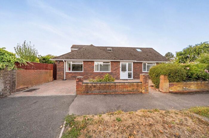 4 Bedroom Detached Bungalow For Sale In The Ridgeway, Bedford, MK41
