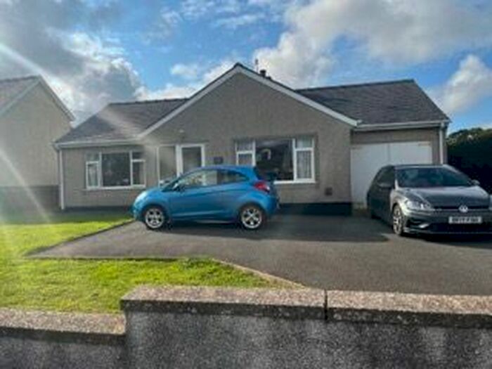 3 Bedroom Bungalow To Rent In Ffordd Caergybi, Cemaes Bay, LL67