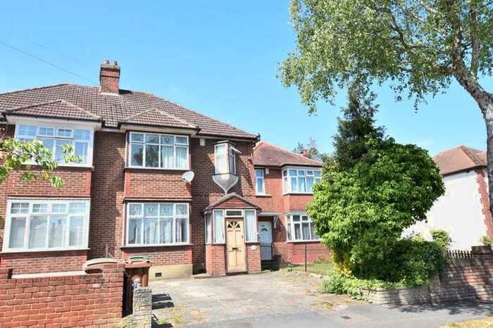 3 Bedroom Semi-Detached House To Rent In Boscombe Road, Worcester Park, KT4