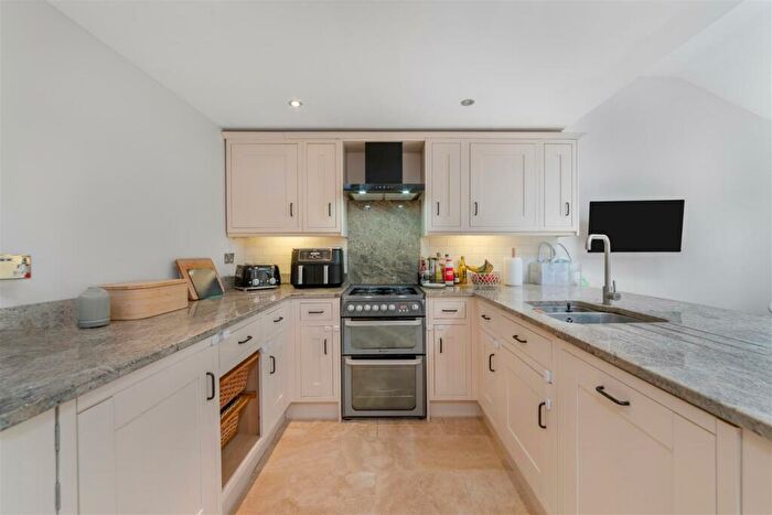 2 Bedroom End Of Terrace House For Sale In Elm Road, Windsor, SL4