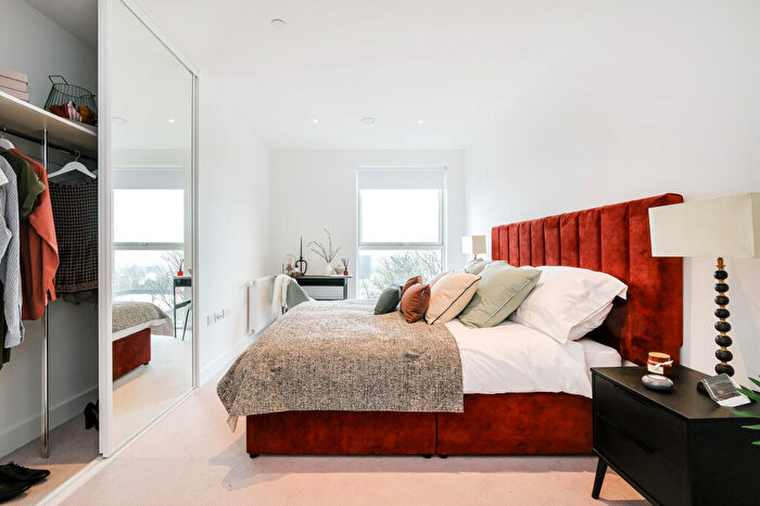 1 Bedroom Apartment For Sale In Henley Cross, Kidbrooke, London, SE3