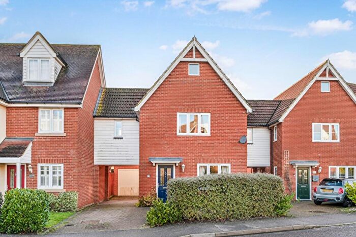 3 Bedroom Link Detached House For Sale In Woodlands Park Drive, Dunmow, Essex, CM6