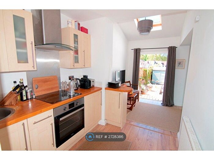1 Bedroom Flat To Rent In Victoria Park, Bristol, BS3