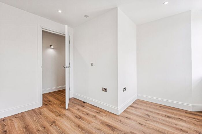 1 Bedroom Flat To Rent In Broadway, Stratford, E15