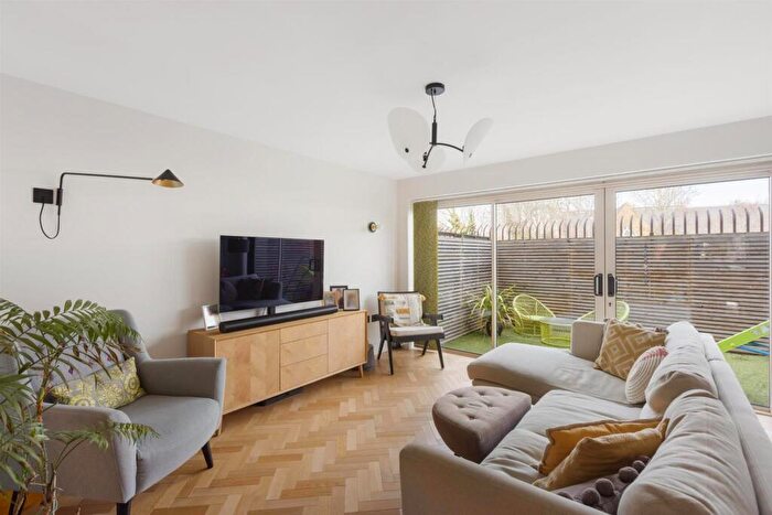 4 Bedroom House For Sale In Quantock Mews, London, SE15