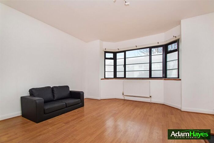 2 Bedroom Flat To Rent In Friern Park, North Finchley, N12