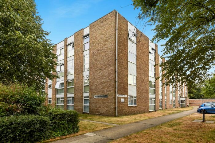 3 Bedroom Flat To Rent In St. Johns Park, London, SE3