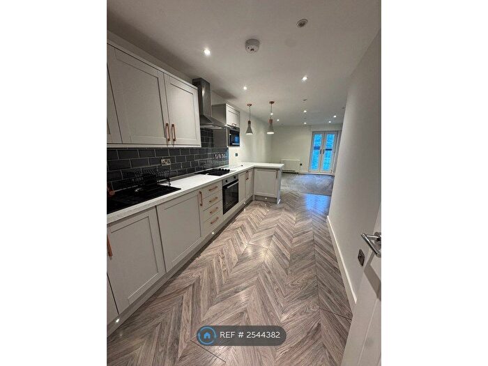 2 Bedroom Flat To Rent In Berkeley Court, Doncaster, DN1