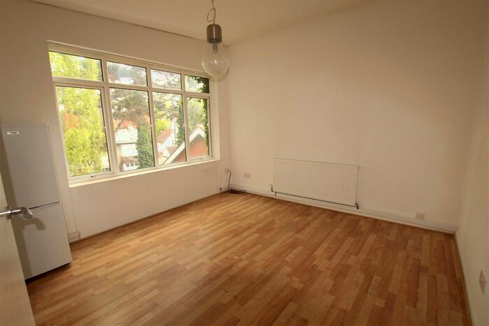 1 Bedroom Flat To Rent In Woodland Avenue, Stoneygate, Leicester, LE2
