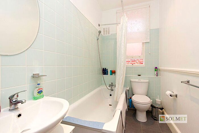 1 Bedroom Flat To Rent In Manstone Road, Kilburn, London, NW2