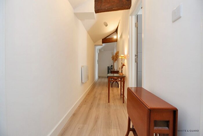 2 Bedroom Flat To Rent In Bishops Waltham, Southampton, SO32