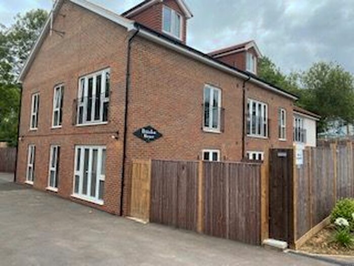 2 Bedroom Flat To Rent In Claybury, Bushey, WD23