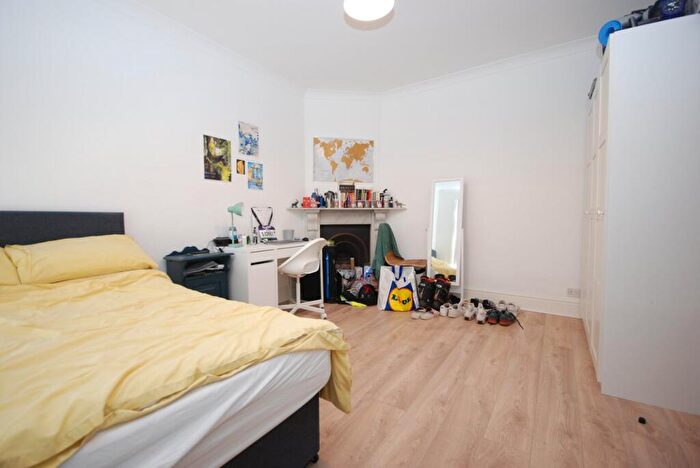 3 Bedroom Apartment To Rent In Oakmead Road, Balham, SW12