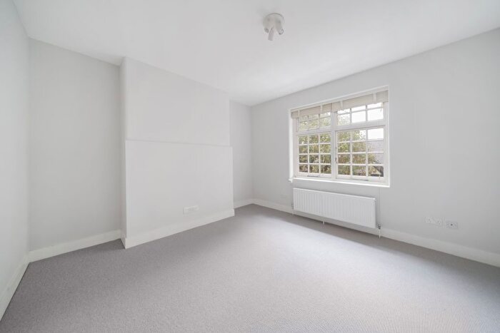 1 Bedroom Flat To Rent In Merrow Street, Walworth Village, London, SE17