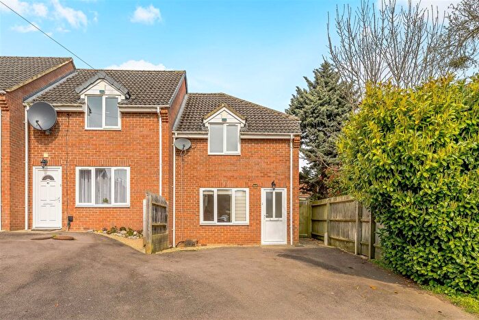 2 Bedroom Terraced House For Sale In Hastings Road, Banbury, OX16