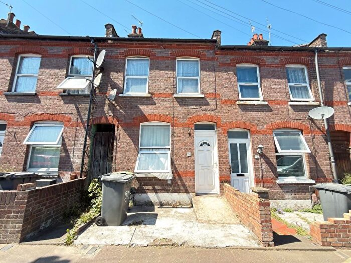 2 Bedroom Terraced House For Sale In St Peters Road, Dallow, Luton, Bedfordshire, LU1