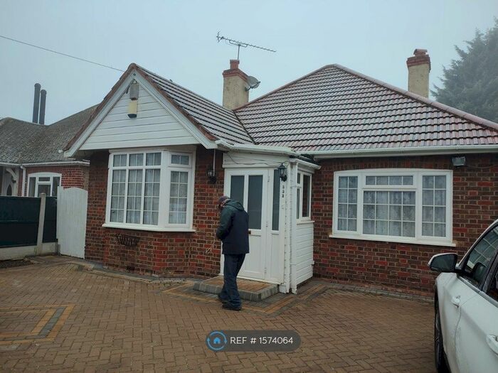 4 Bedroom Bungalow To Rent In Green Lane, Chertsey, KT16