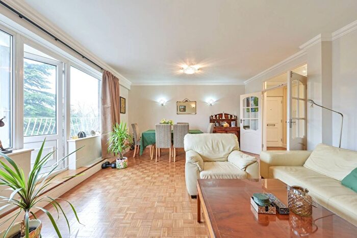 3 Bedroom Flat For Sale In Briar Walk, Putney, London, SW15