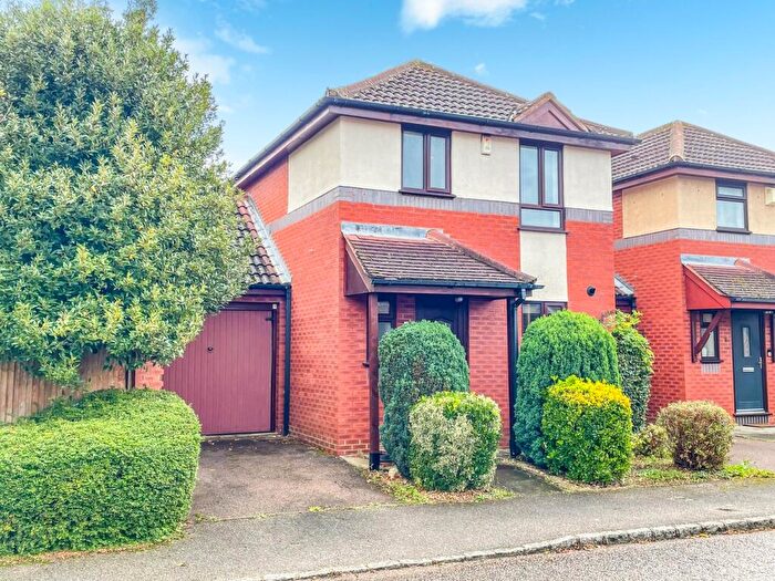 3 Bedroom Link Detached House For Sale In Wallmead Gardens, Loughton, Milton Keynes, MK5