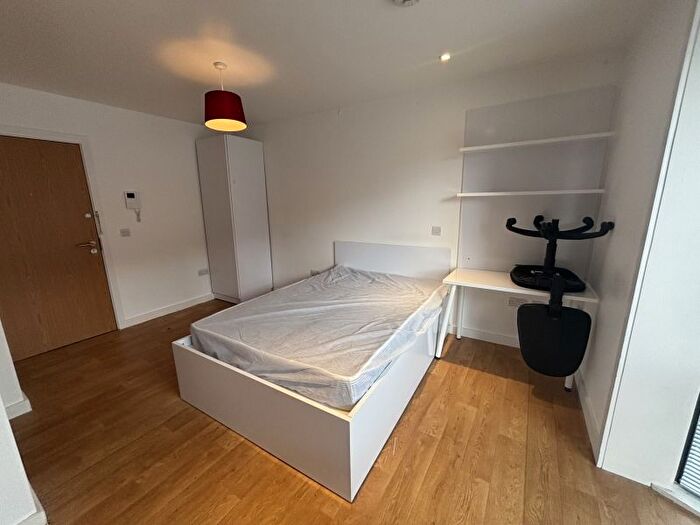 1 Bedroom Flat To Rent In The Pavillion, St Michaels Lane, Headingley, Leeds, LS6