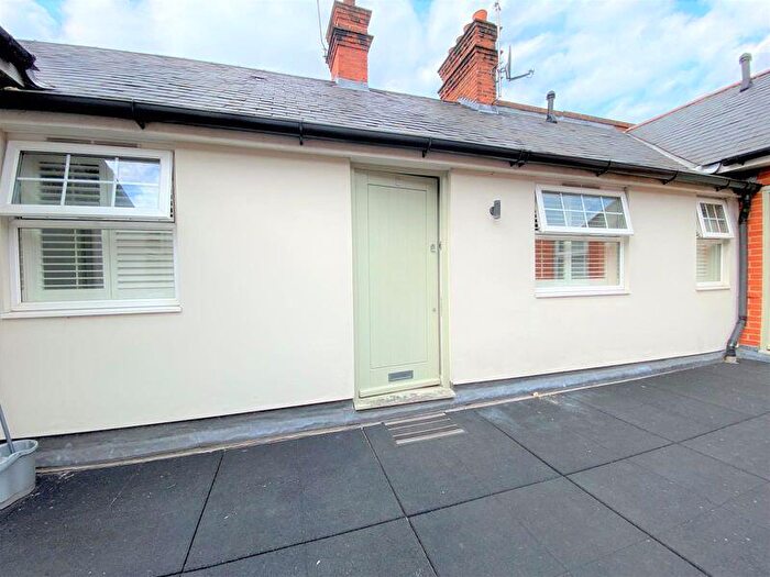 1 Bedroom Apartment To Rent In , Station Road, Upminster, RM14