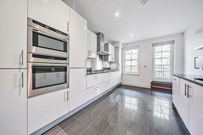 2 Bedroom Flat For Sale In Westerham, Road, BR2