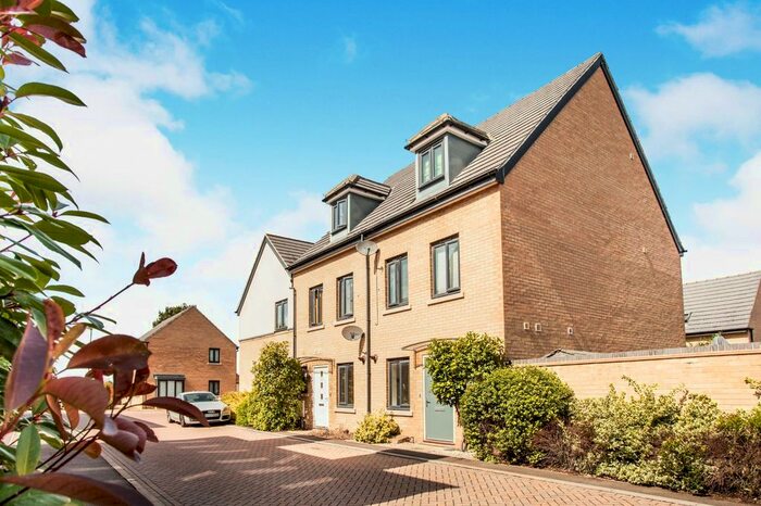 3 Bedroom Town House To Rent In Dunnock Way, St. Ives, Huntingdon, PE27