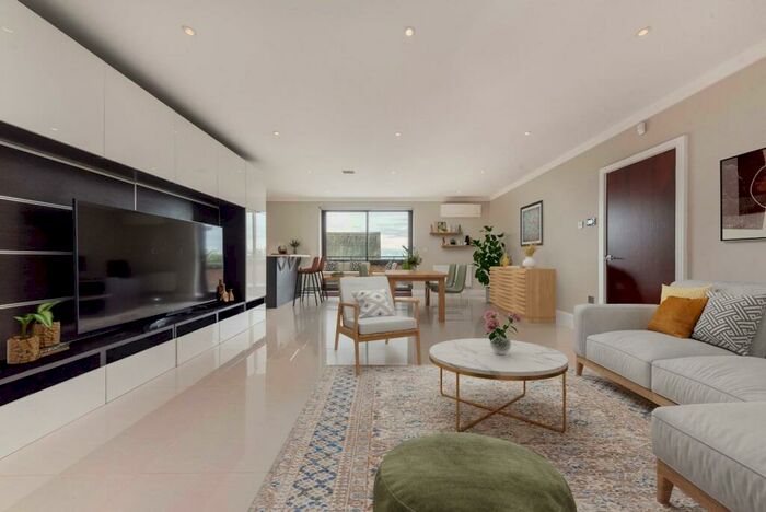 3 Bedroom Penthouse To Rent In Chasewood Park, Harrow On The Hill, HA1