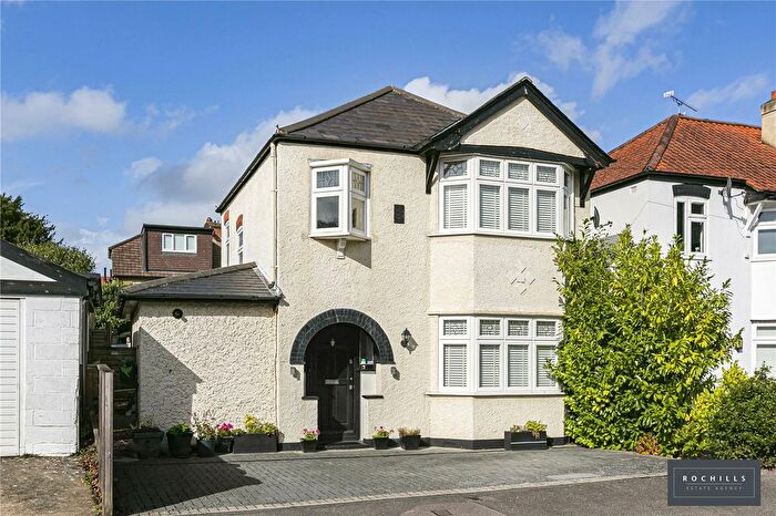 3 Bedroom Detached House For Sale In Endsleigh Gardens, Hersham, Walton-On-Thames, Surrey, KT12