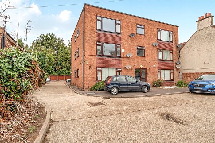 2 Bedroom Flat For Sale In Windsor Road, Slough, Berkshire, SL1